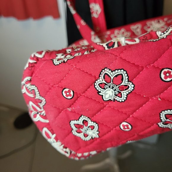 Vera Bradley Quilted Purse, Red, Black & Cream Floral Pattern. Front Flap Pocket - Picture 7 of 10